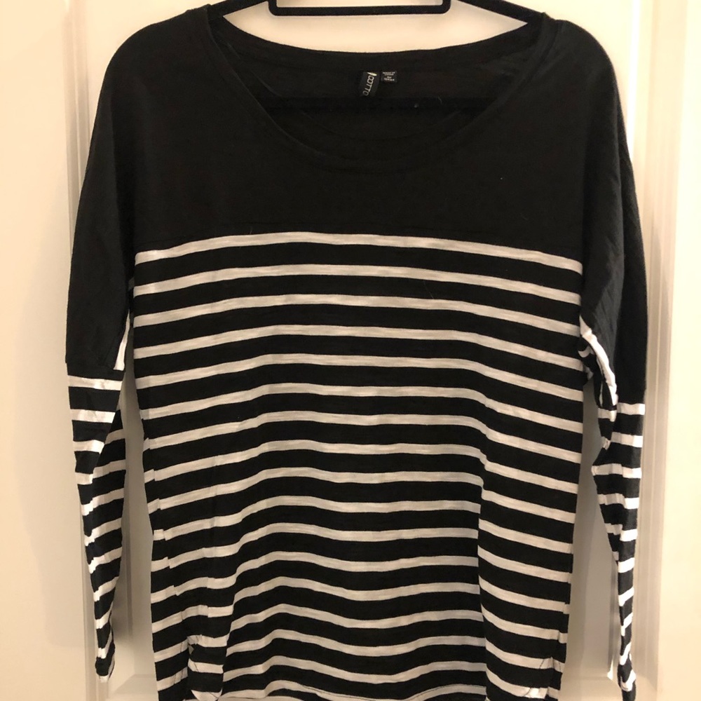 3/4 sleeve black/white H&M shirt size medium